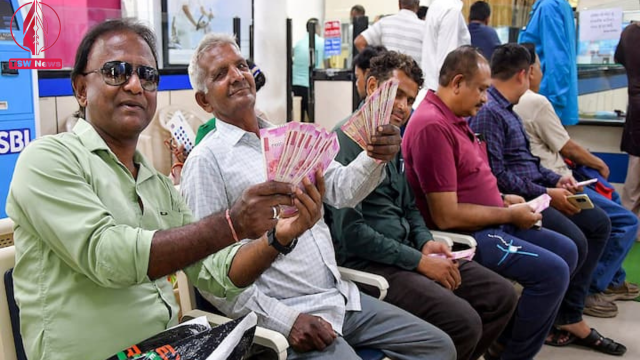Rs 2000 Notes Exchange Day 1: Disgruntled Customers At Banks, Rush At Petrol Pumps.