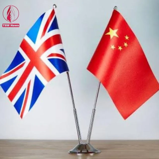 China nad UK falgs