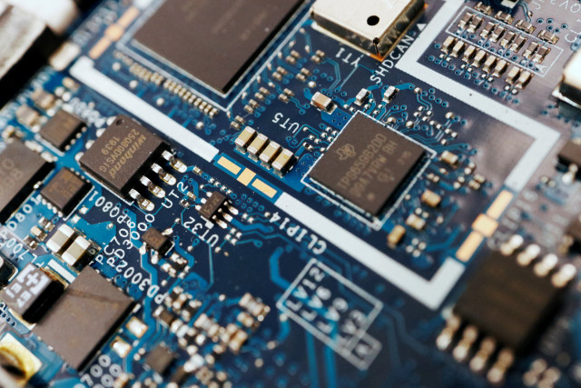 US Expands Trade Controls to Safeguard Advanced Chip Technology