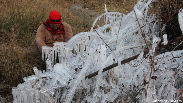 Frigid Conditions Grip Kashmir, Valley Braces for Freezing Weather