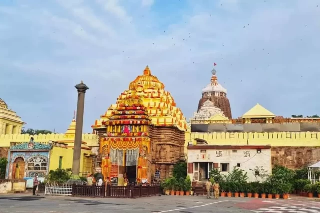 Jagannath Temple in Puri Enforces Dress Code, Bans Shorts and Ripped Jeans for Devotees