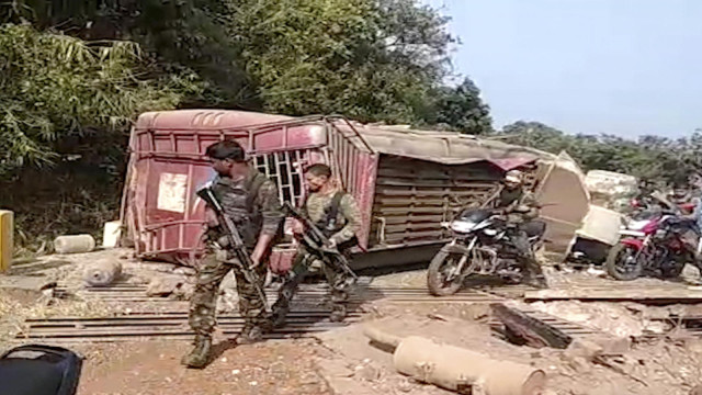 Seventeen BSF Members Injured in Kanker District Mini Truck Overturn