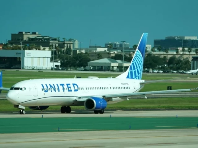 Emergency Landing at Tampa Airport: United Airlines Flight Diverts Due to Technical Indicator Issue