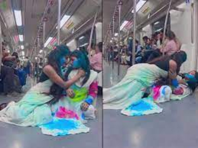 Holi Celebration inside Delhi Metro made news for something unexpected