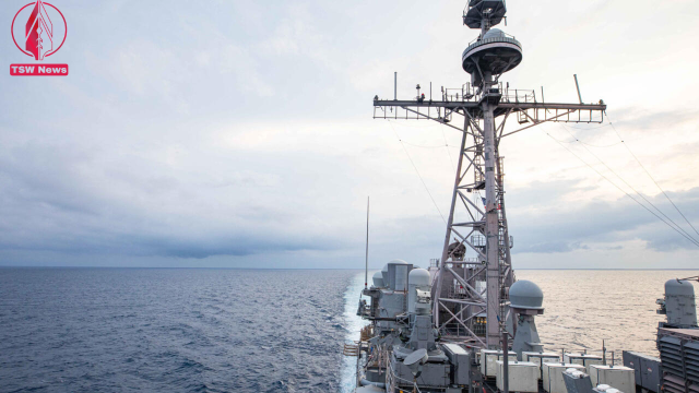 US naval destroyer sailed through the Taiwan Strait, 