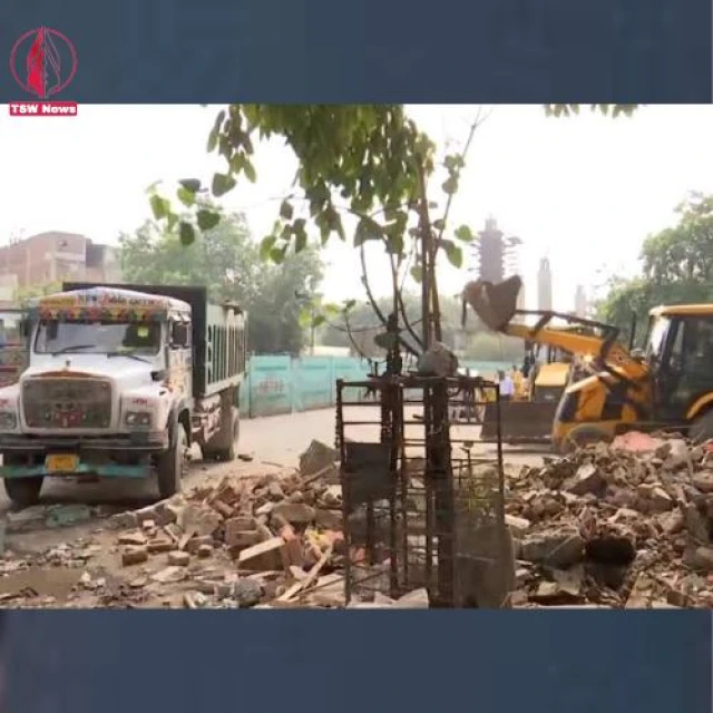  On Sunday, PWD conducted an anti-encroachment campaign to remove a "Dargah and a temple" from the Bhajanpura neighborhood of Delhi.