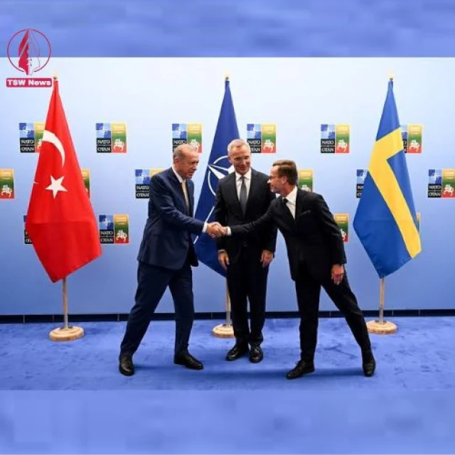 Turkish President Recep Tayyip Erdogan (L) w hands with Swedish Prime Minister Ulf Kristersson (R) as the Secretary General of NATO Jens Stoltenberg