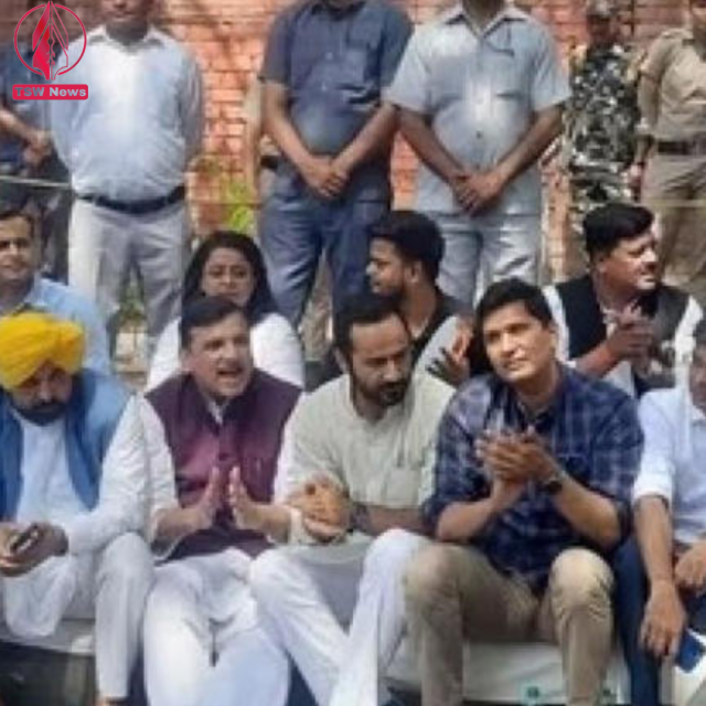 senior AAP leaders staged a sit-in protest against Arvind Kejriwal’s summons 