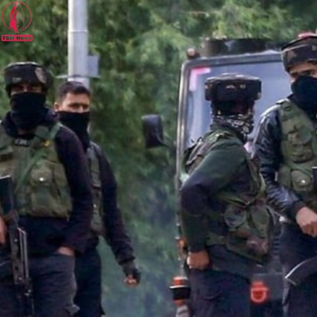 An encounter between terrorists and Indian security forces in the Kandi forest region of Jammu and Kashmir's Rajouri district has resulted in the death of five soldiers and injuries to four others.