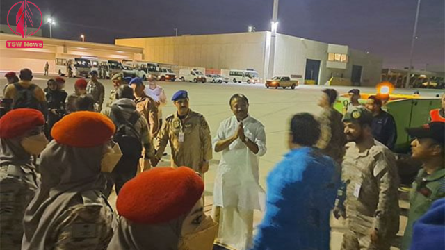 MoS Muraleedharan receives 8th batch of Indian evacuees in Jeddah