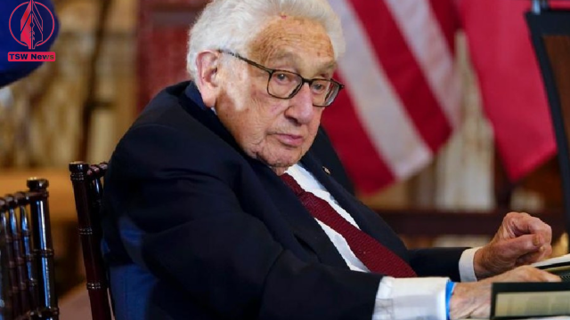 Henry Kissinger continues to give speeches and attend public events